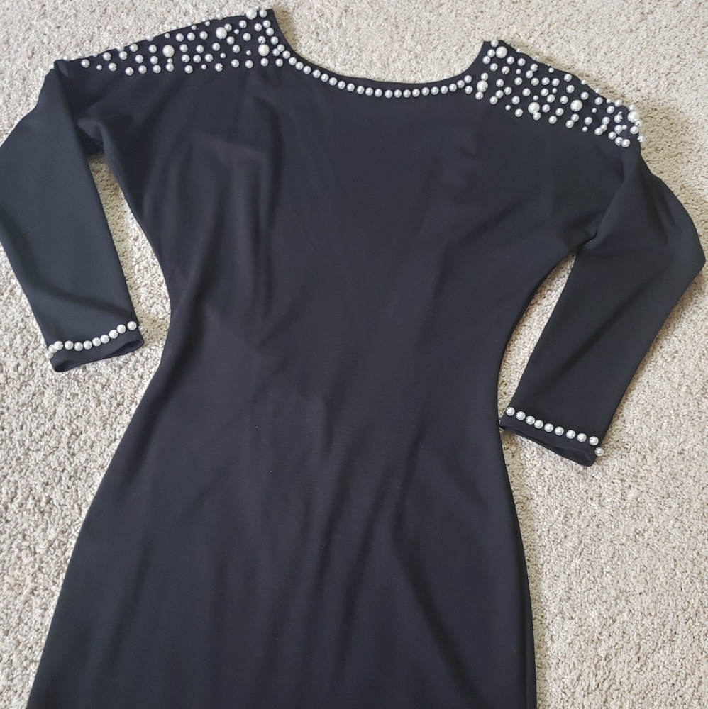 Black backless pearl designed mini dress